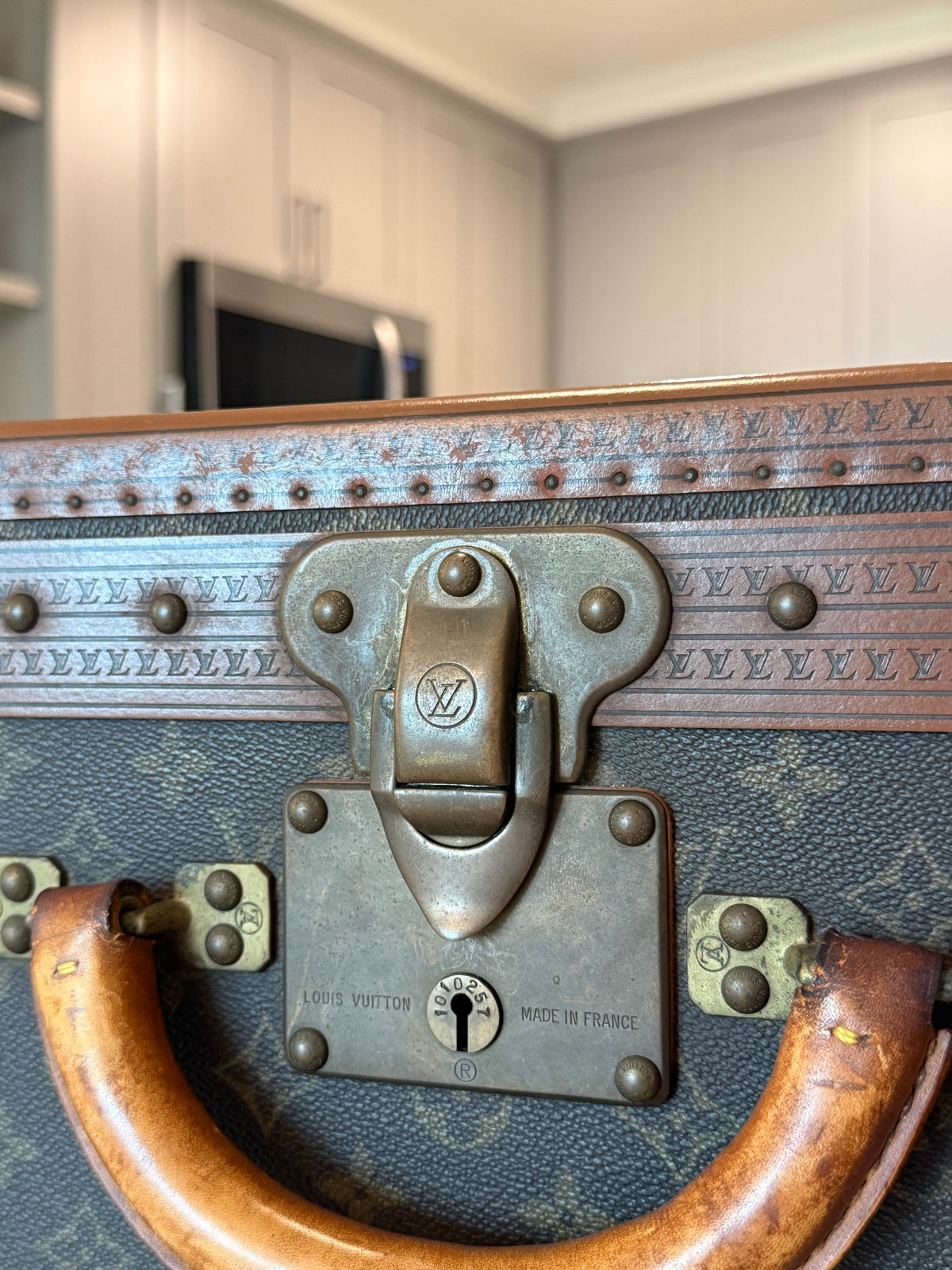 Rare Alzer Trunk