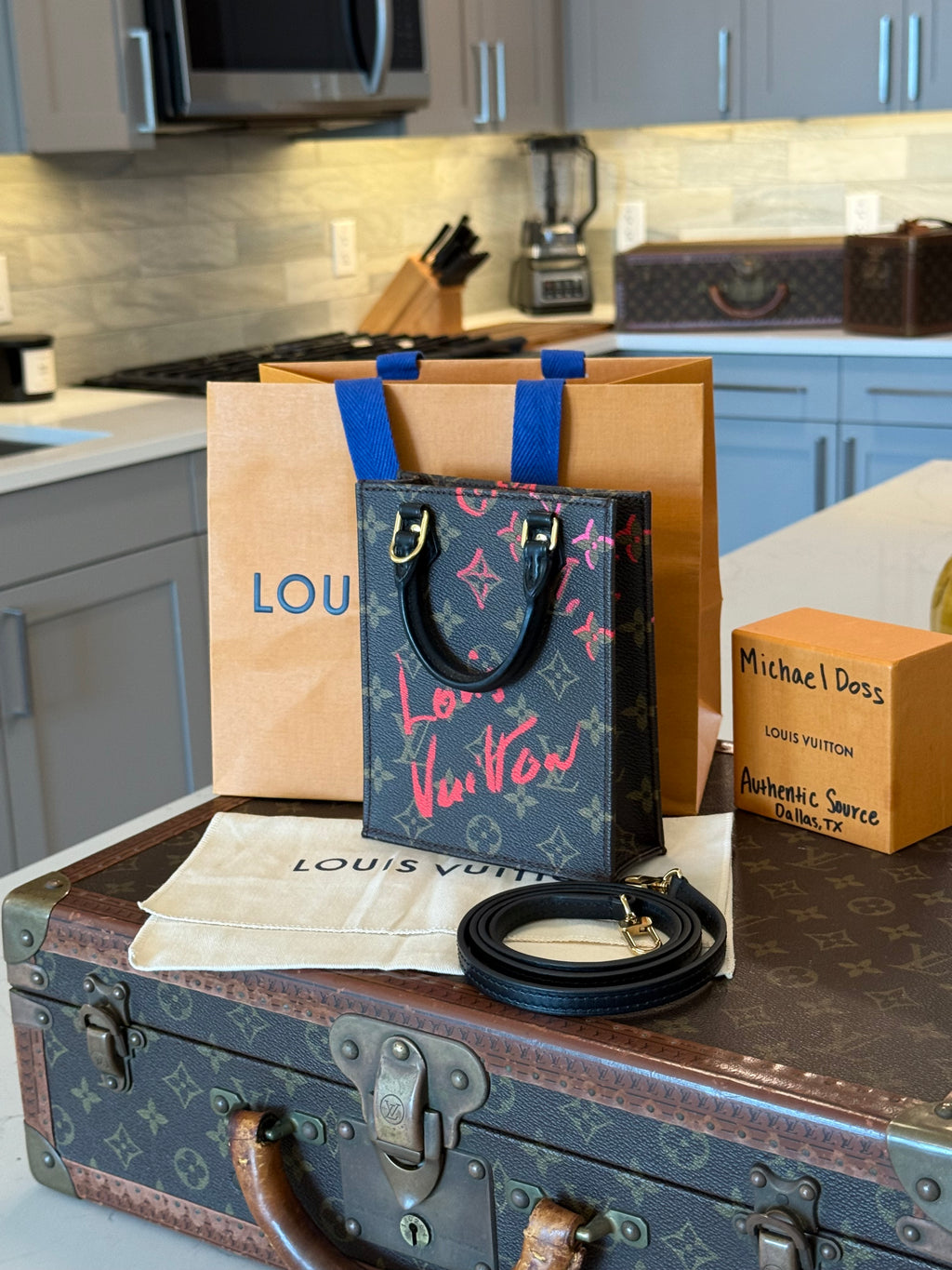 Louis Vuitton Fall in Love Sac Plat - Limited Edition