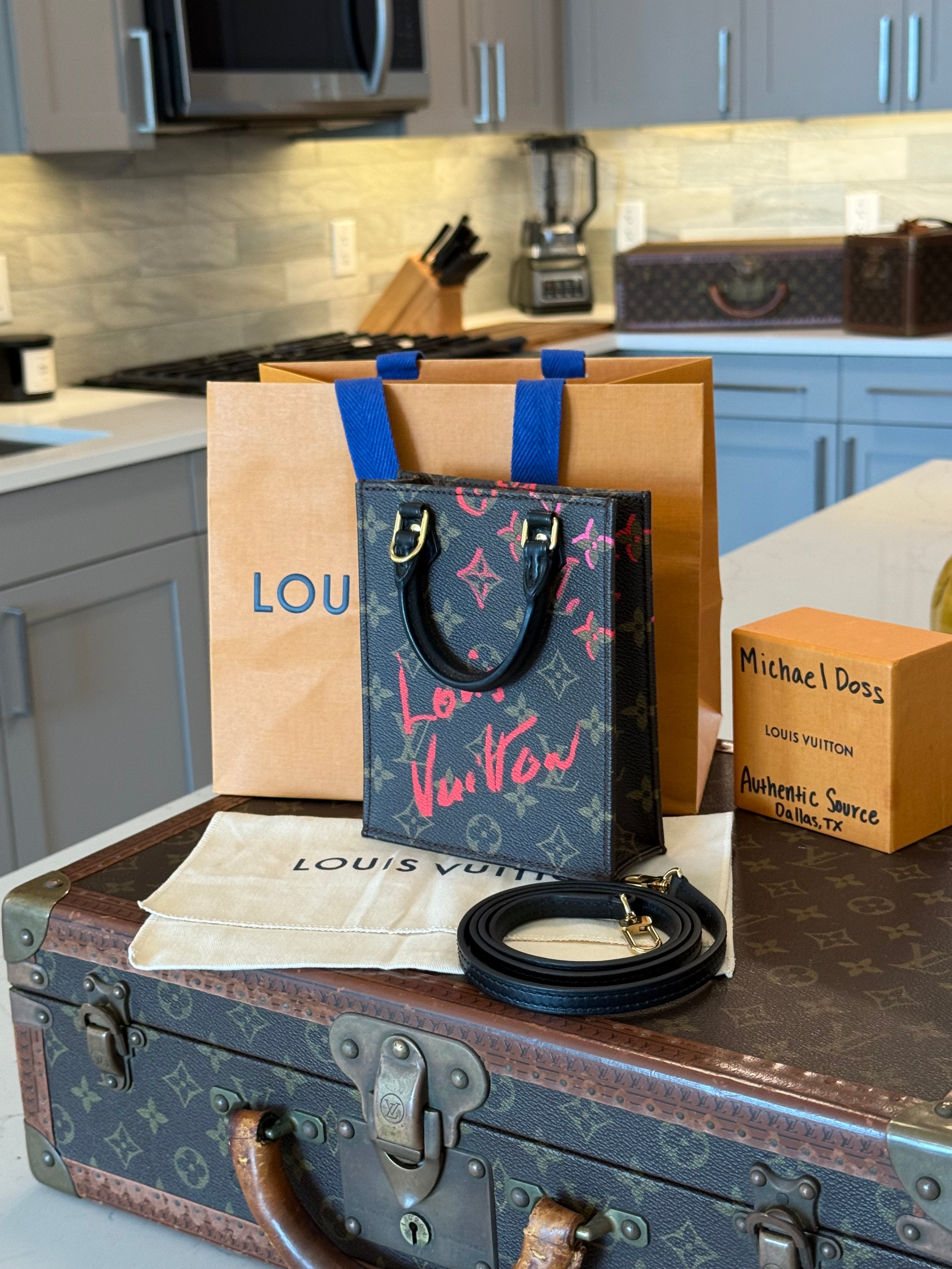 Louis Vuitton Fall in Love Sac Plat - Limited Edition