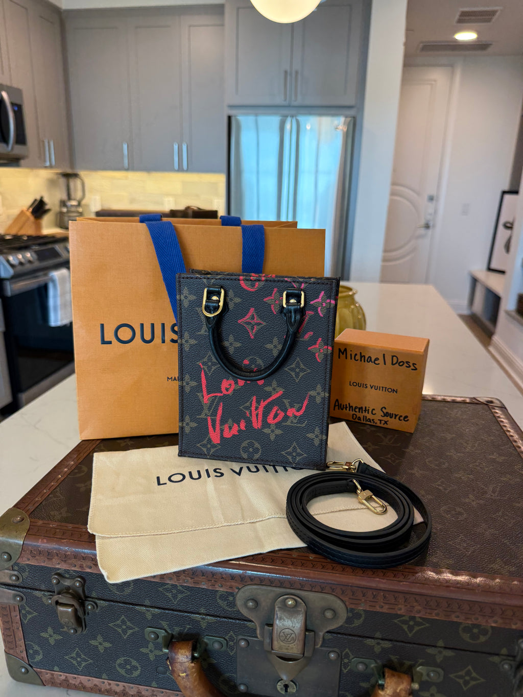 Louis Vuitton Fall in Love Sac Plat - Limited Edition