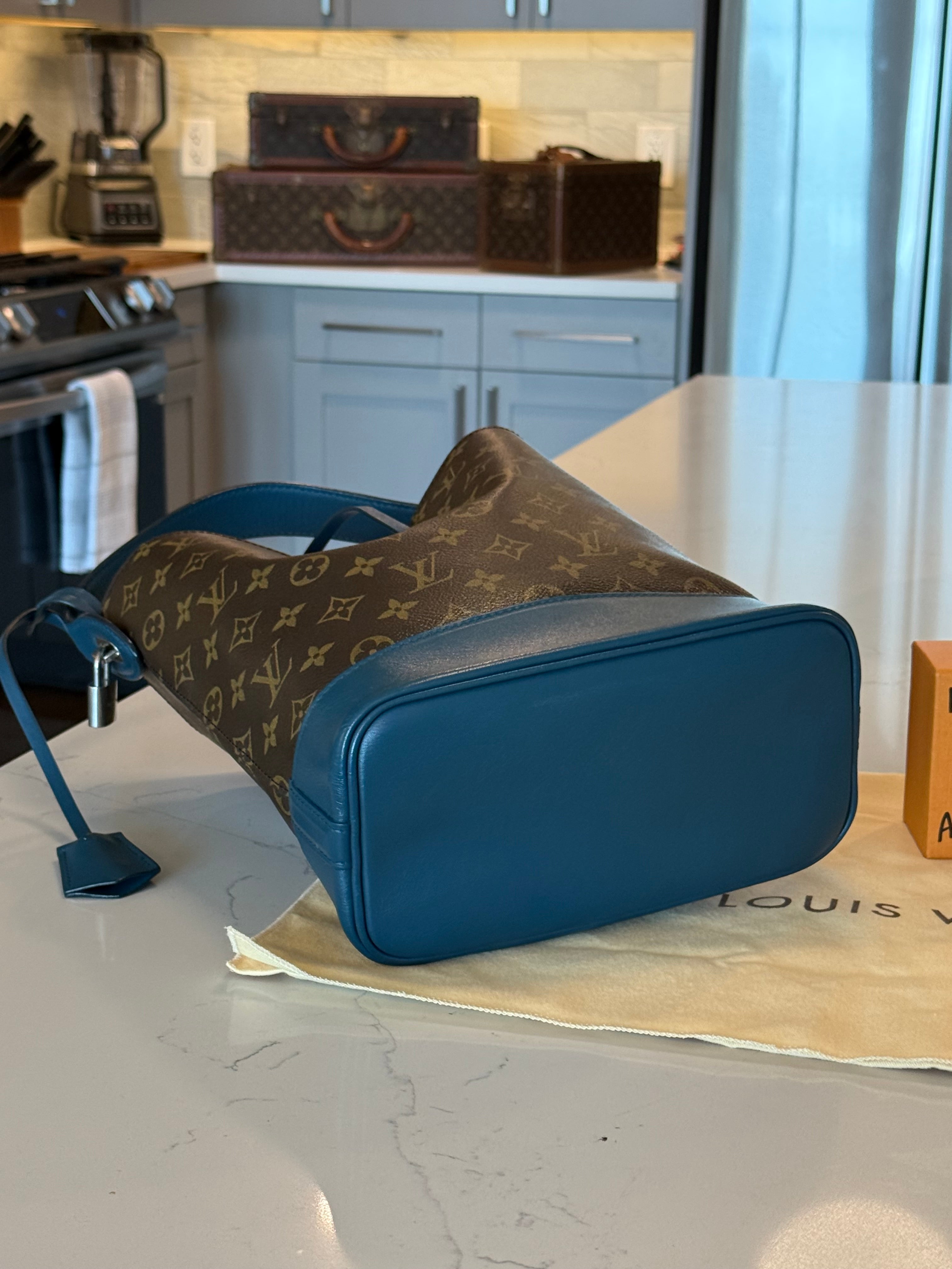 Louis Vuitton Idole GM Blue - Runway Piece