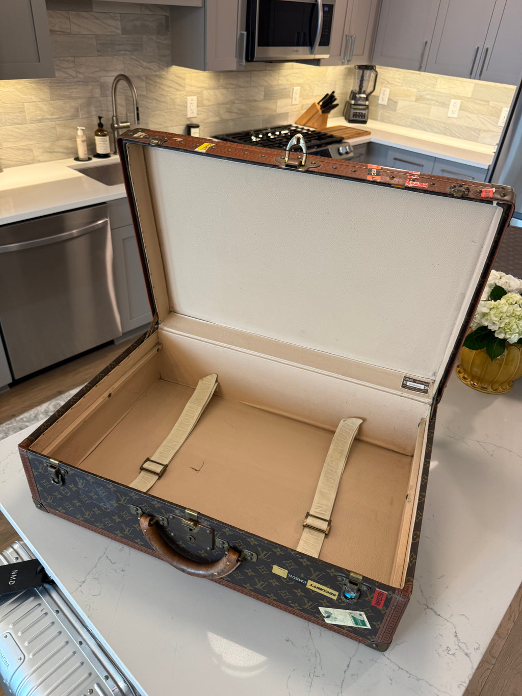 Rare Bisten 65 Vintage Trunk
