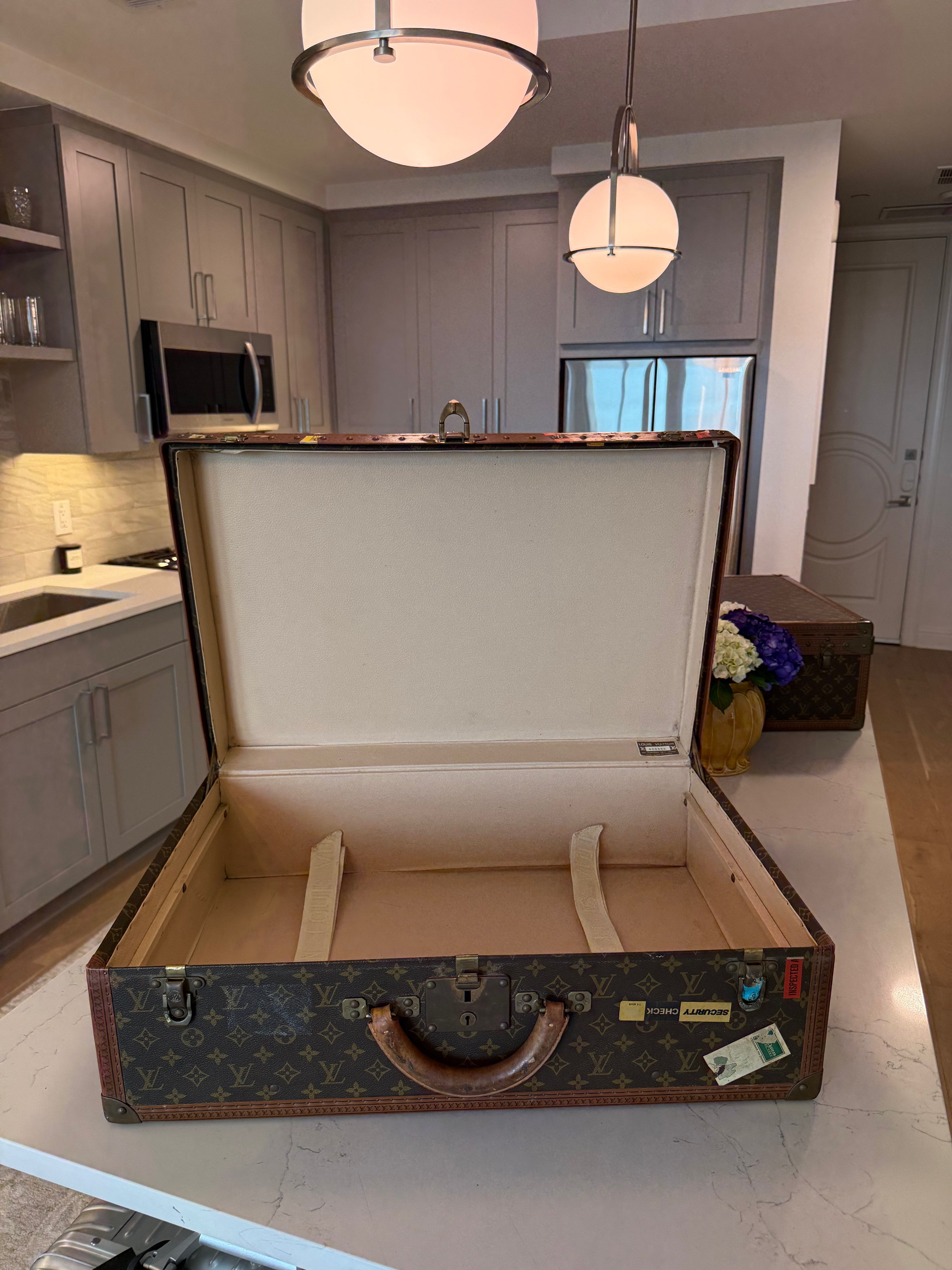 Rare Bisten 65 Vintage Trunk