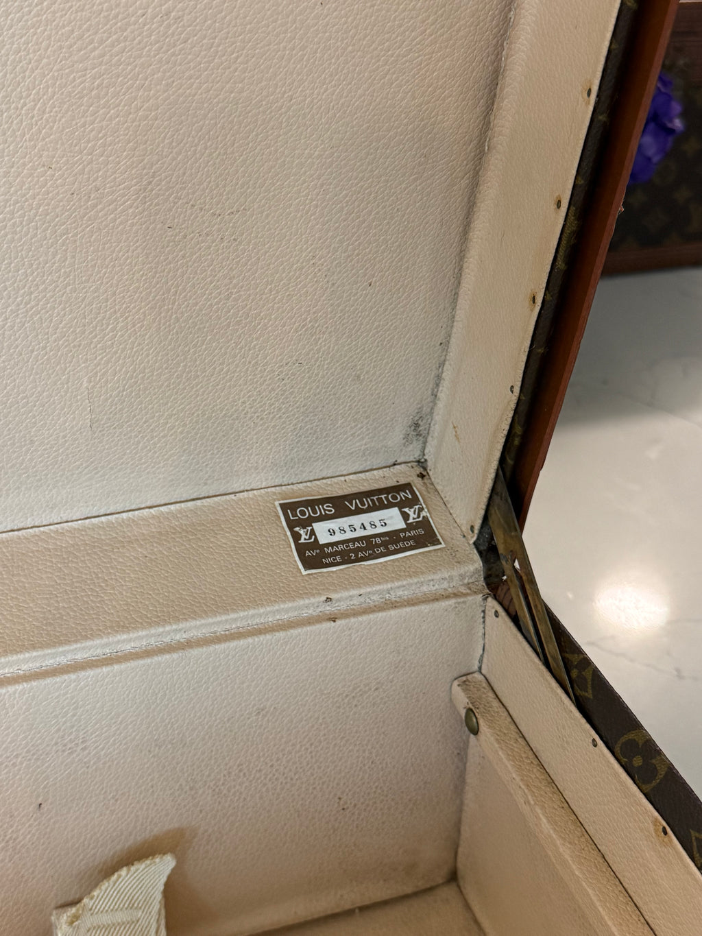 Rare Bisten 65 Vintage Trunk