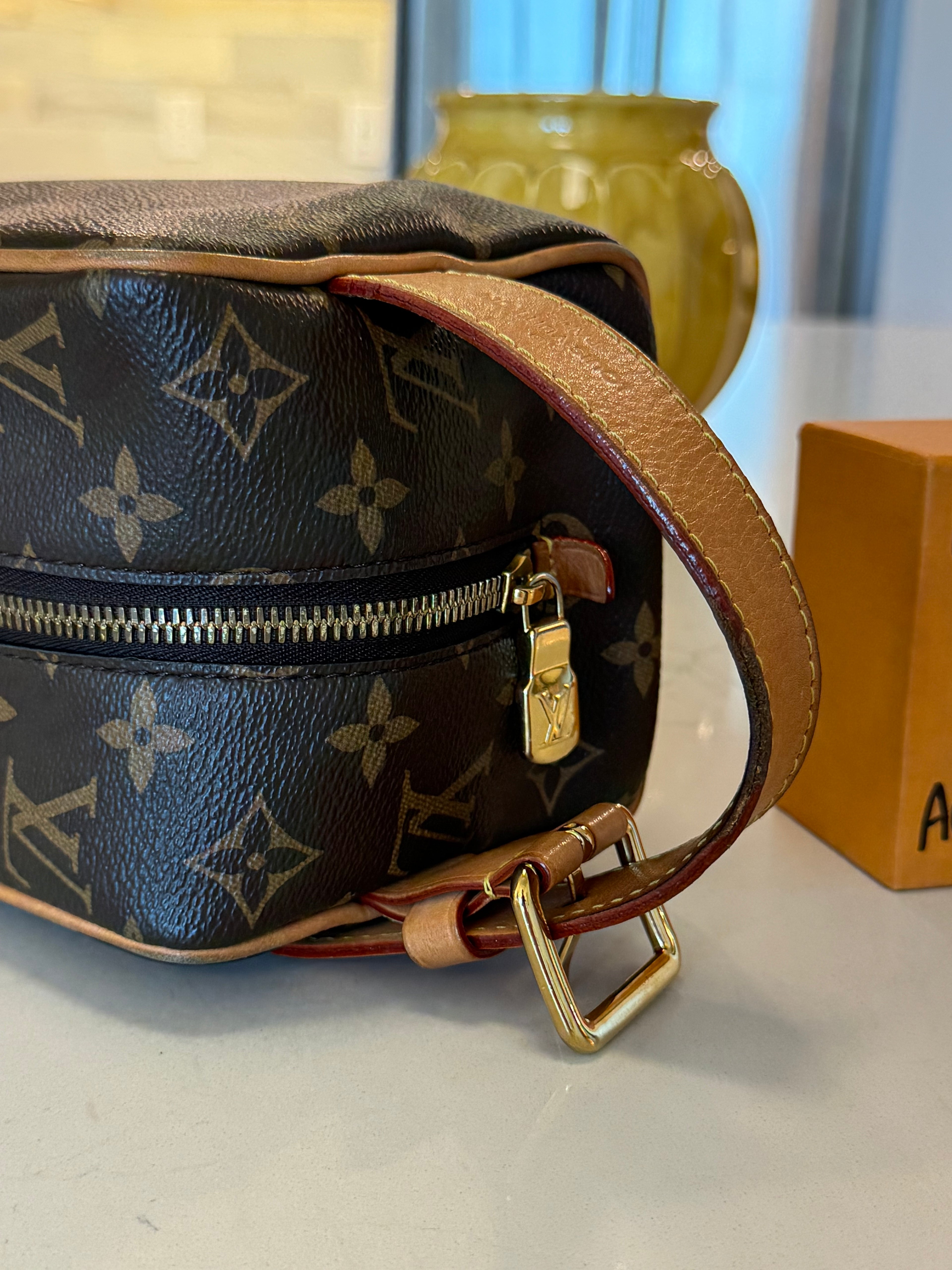 Louis Vuitton Locker Dopp Kit