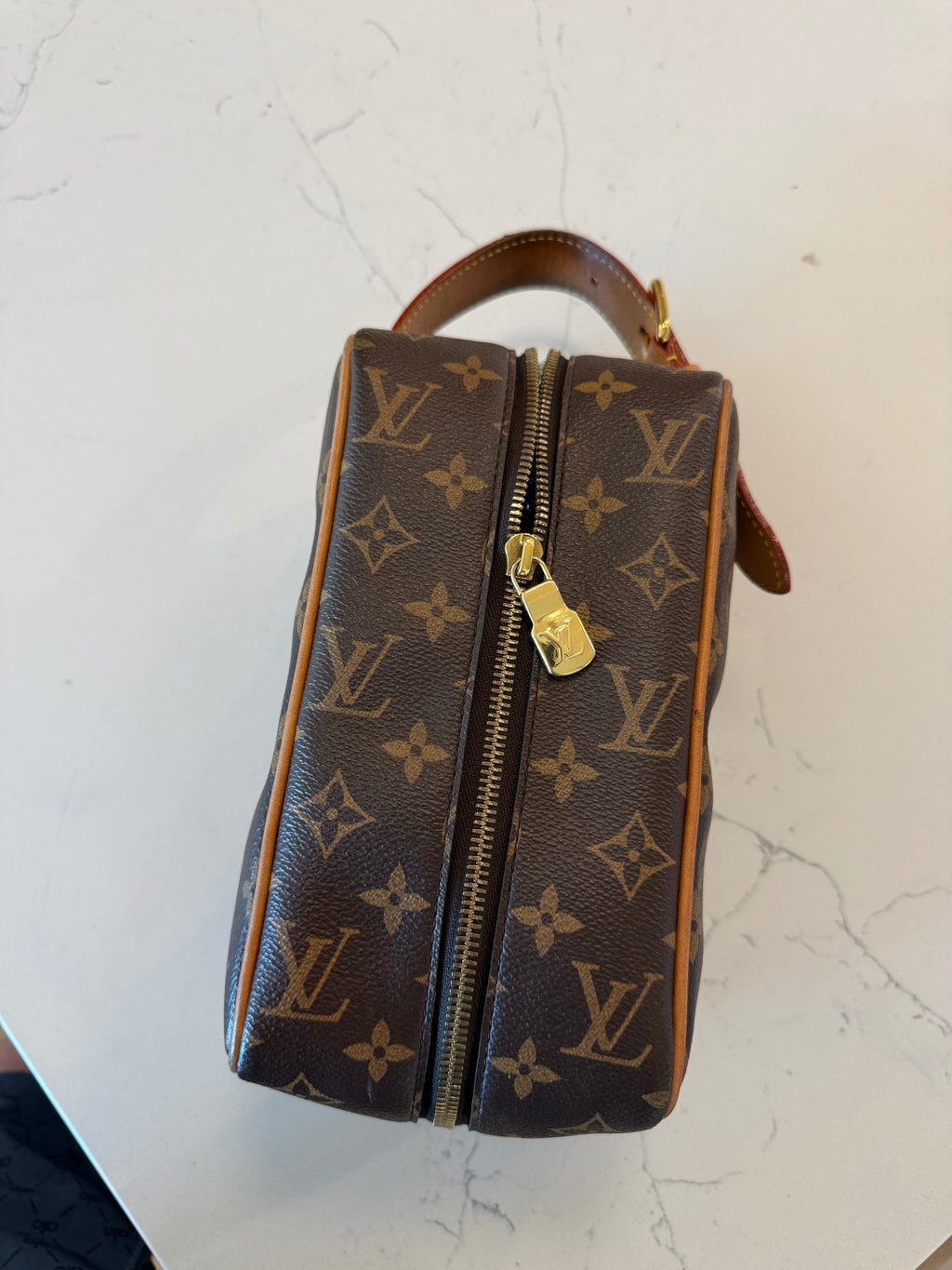 Louis Vuitton Locker Dopp Kit