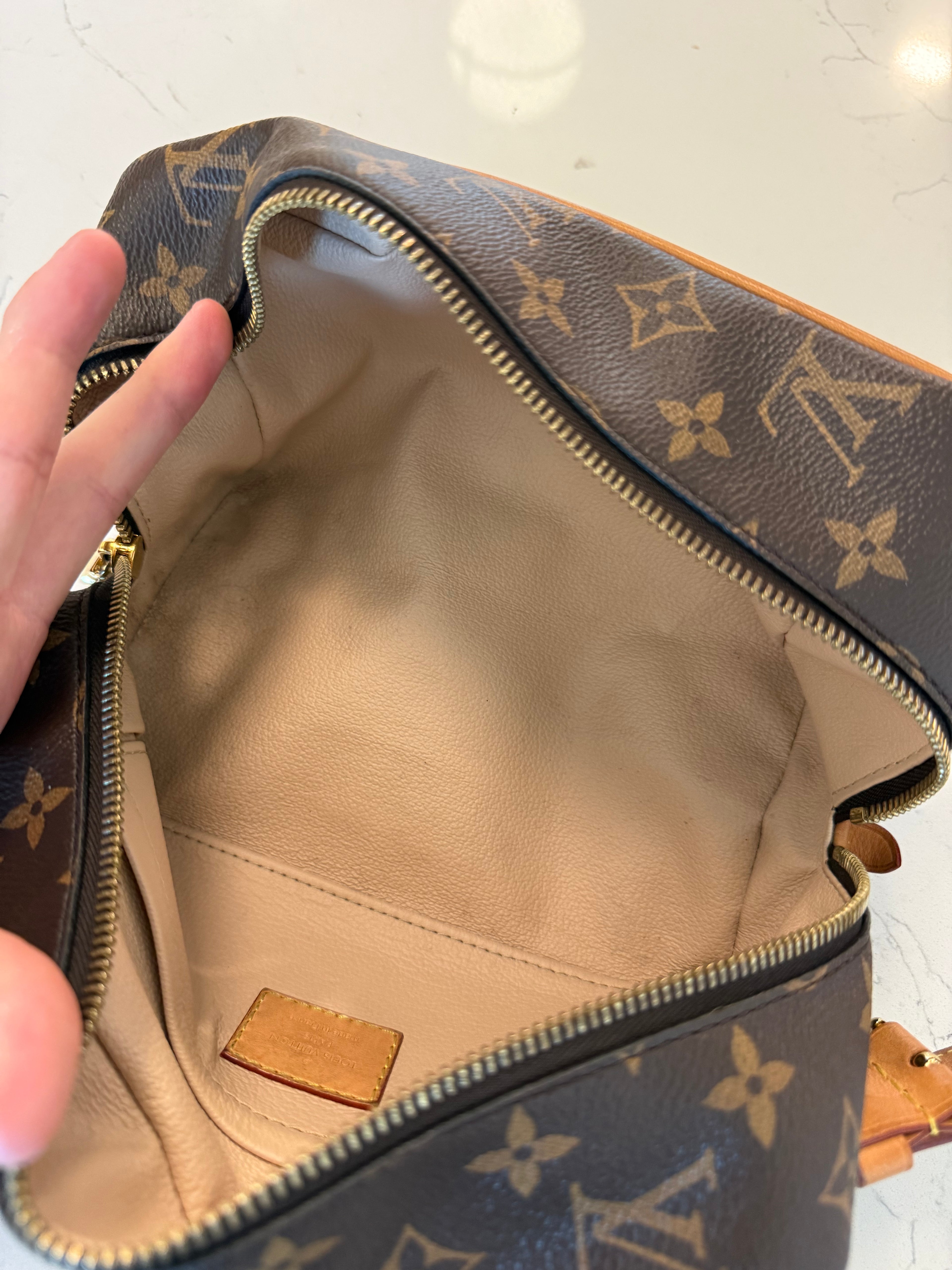 Louis Vuitton Locker Dopp Kit